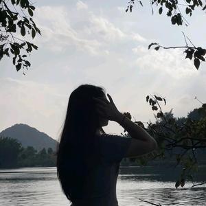 今天也困困 头像