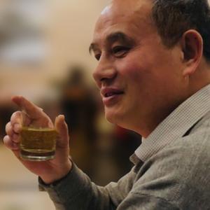 太庙有株鹿形柏 瞧，这棵位于太庙坛墙西侧栽种于明代的古柏，从我所在的东北位置上来观看，其树形多像一只梅花鹿。两根枝杈左右分开酷似一对鹿角，下段 ...
