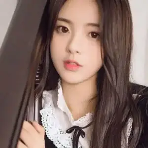 吕合金少女 头像