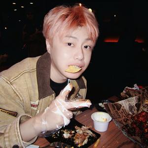 有种君（2/4晚7点直播玩密室） 头像