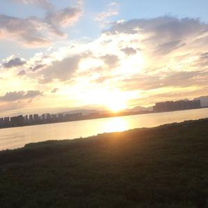 90后加油老青年 头像