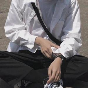 一弦吃不饱 头像