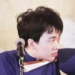 是栗子鸦 头像