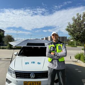 伊宁市龙轩驾校曼教练 头像