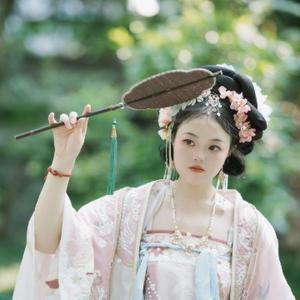 坦坦荡荡的鹿梦 头像