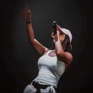 阿硬爱蹦迪 头像