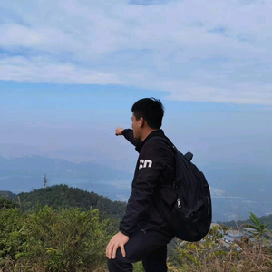 追自己的光 头像