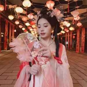 红红全职写小说八年啦 头像