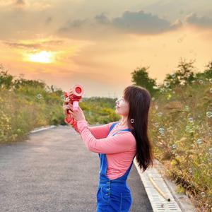 余生不长愿你活成自己的太阳60岁瑜伽少女头像