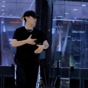 喜欢跳舞的洋先生 头像