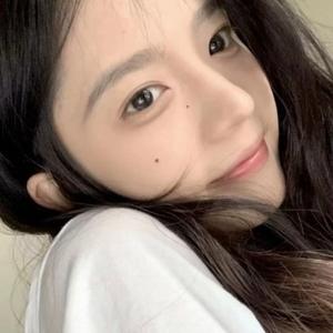 与月亮碰头啦 头像