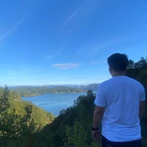 老周少年爱溜达 头像