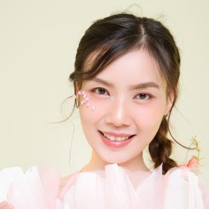 在影楼工作的敏 头像