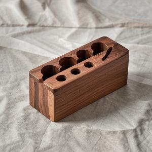 山林中观察飞鸟 头像