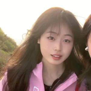 雅雅聊故事 头像