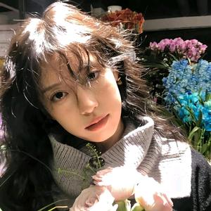 月色之下女子香 头像