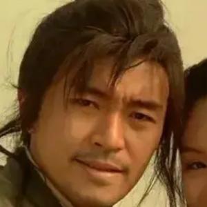 聪颖欢快白云