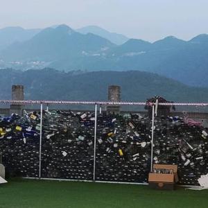 迷一样的社会中 头像