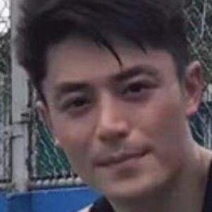 半捲诗书伴风沙