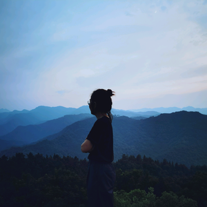 易瑾还 头像