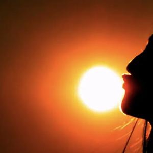 一抹夕阳留红唇 头像