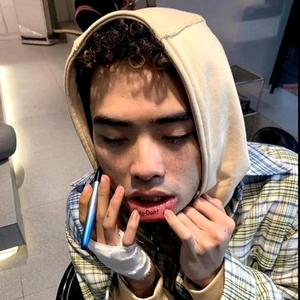 吃半口芒果 头像