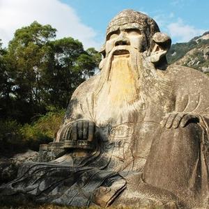 天人合一思想的核心内涵是什么？ “天人合一”是中国传统哲学的核心思想之一，其内涵并非单一固定的理论，而是在不同思想流派（如儒家、道家、阴阳家等 ...
