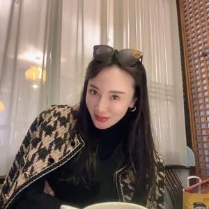 莉泽分享日常 头像