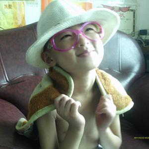 小猫大眼镜 头像