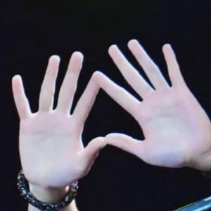 小鱼泡泡机 头像