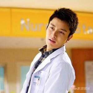 初见李医生 头像